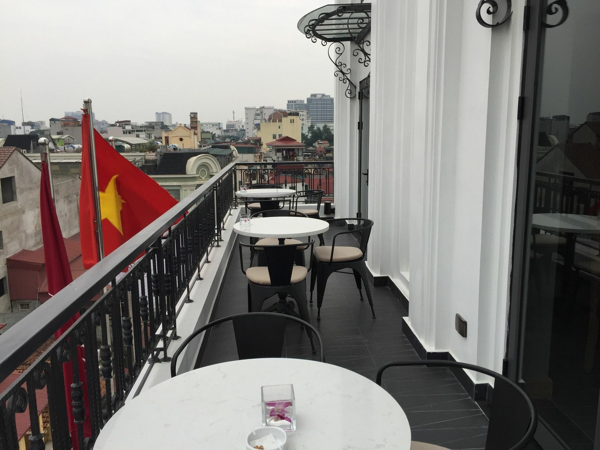 Bespoke Trendy Hotel Ханой Екстериор снимка